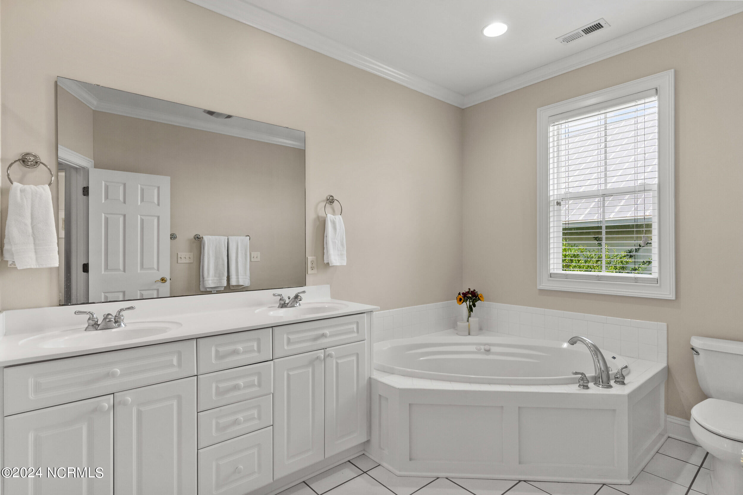 222 Silver Sloop Way