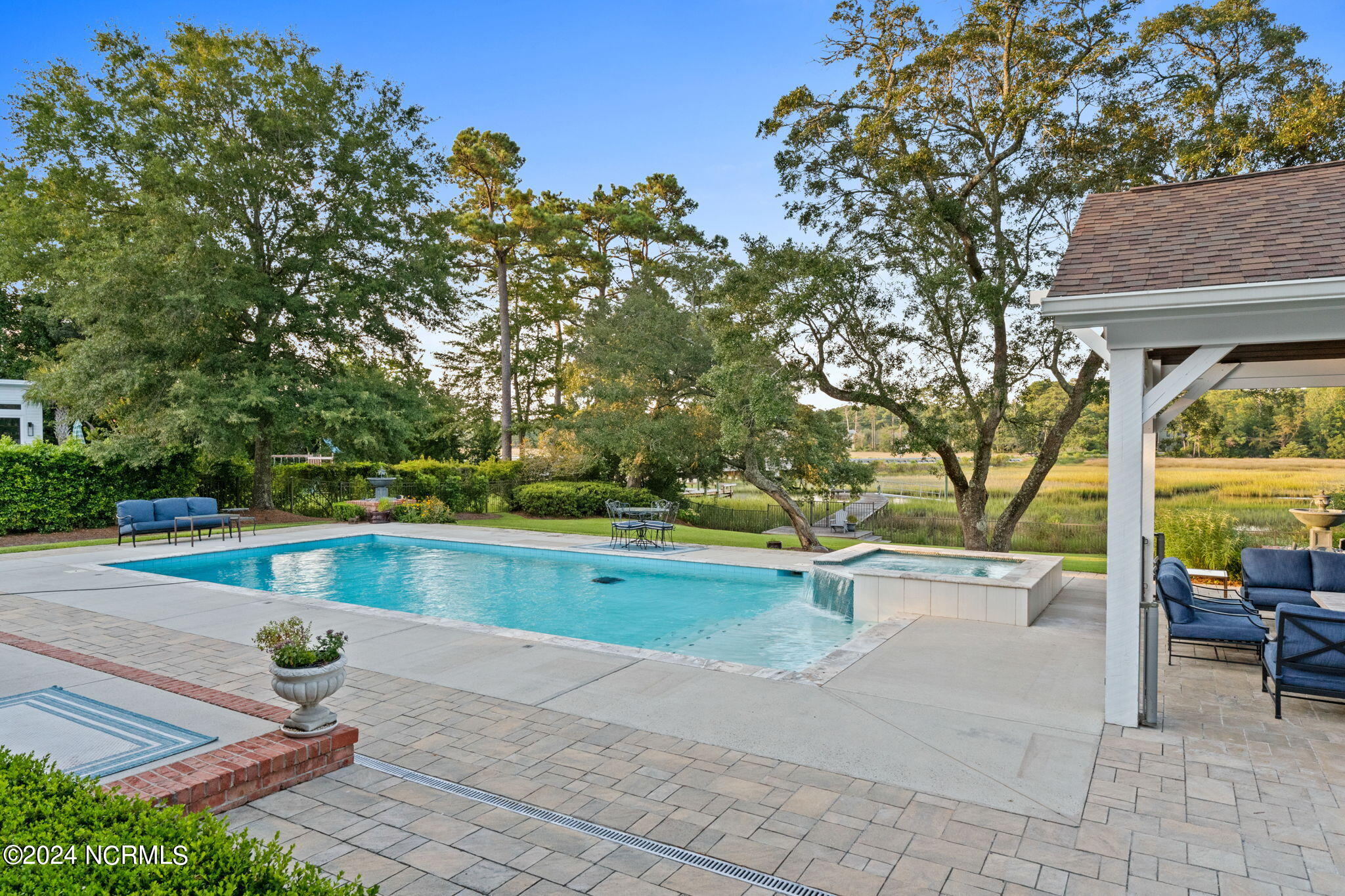 1605 Softwind Way