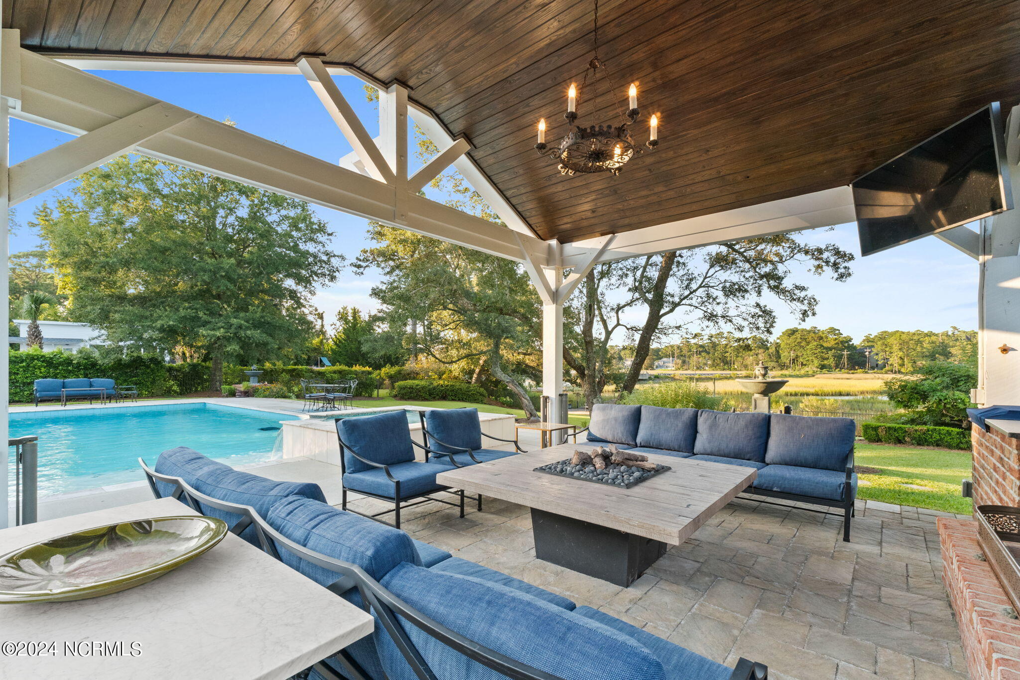 1605 Softwind Way