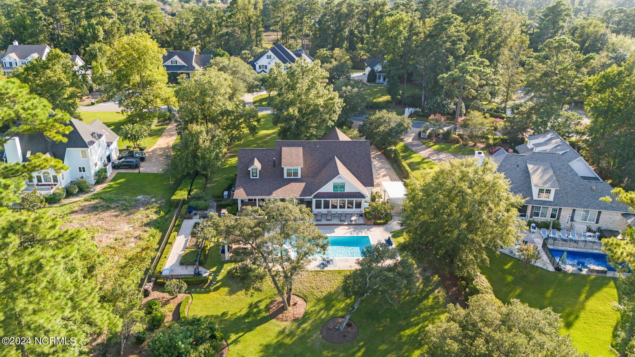 1605 Softwind Way