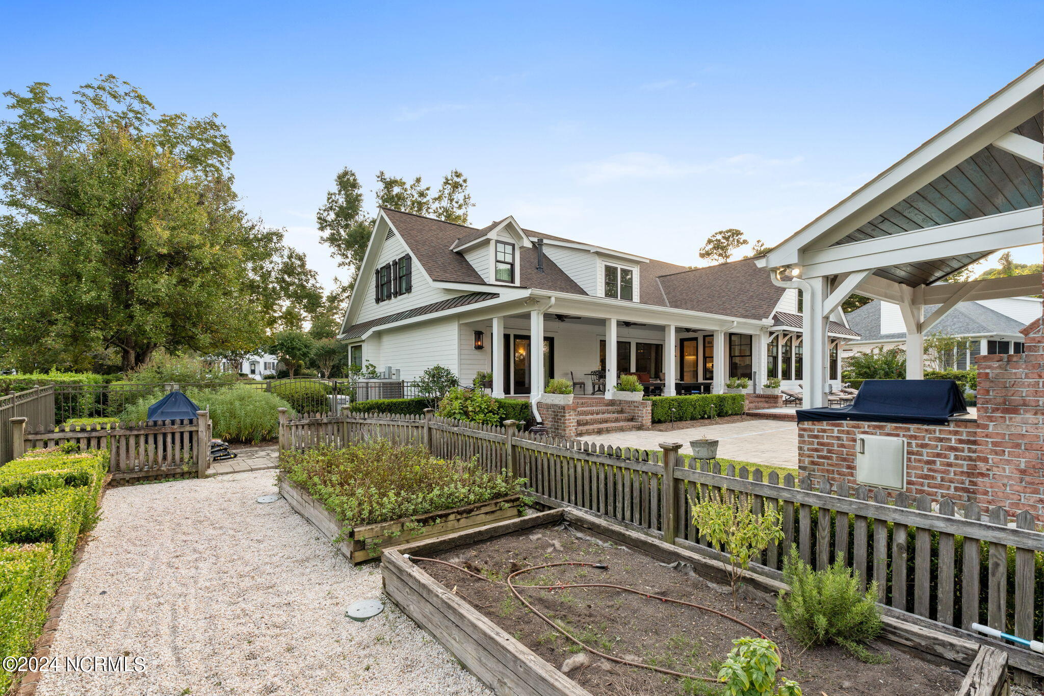 1605 Softwind Way
