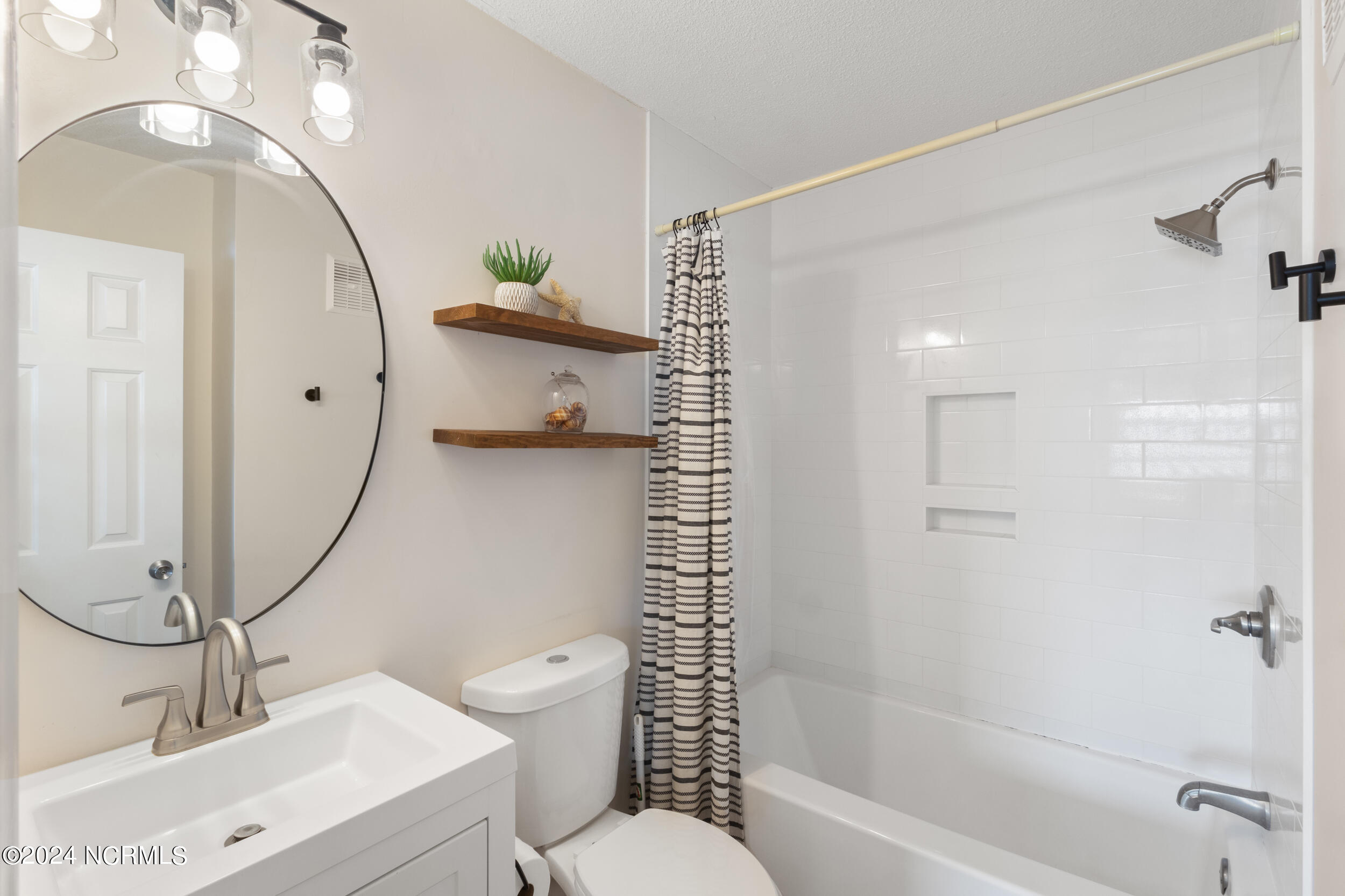 1101 Lake Park Boulevard S, A32