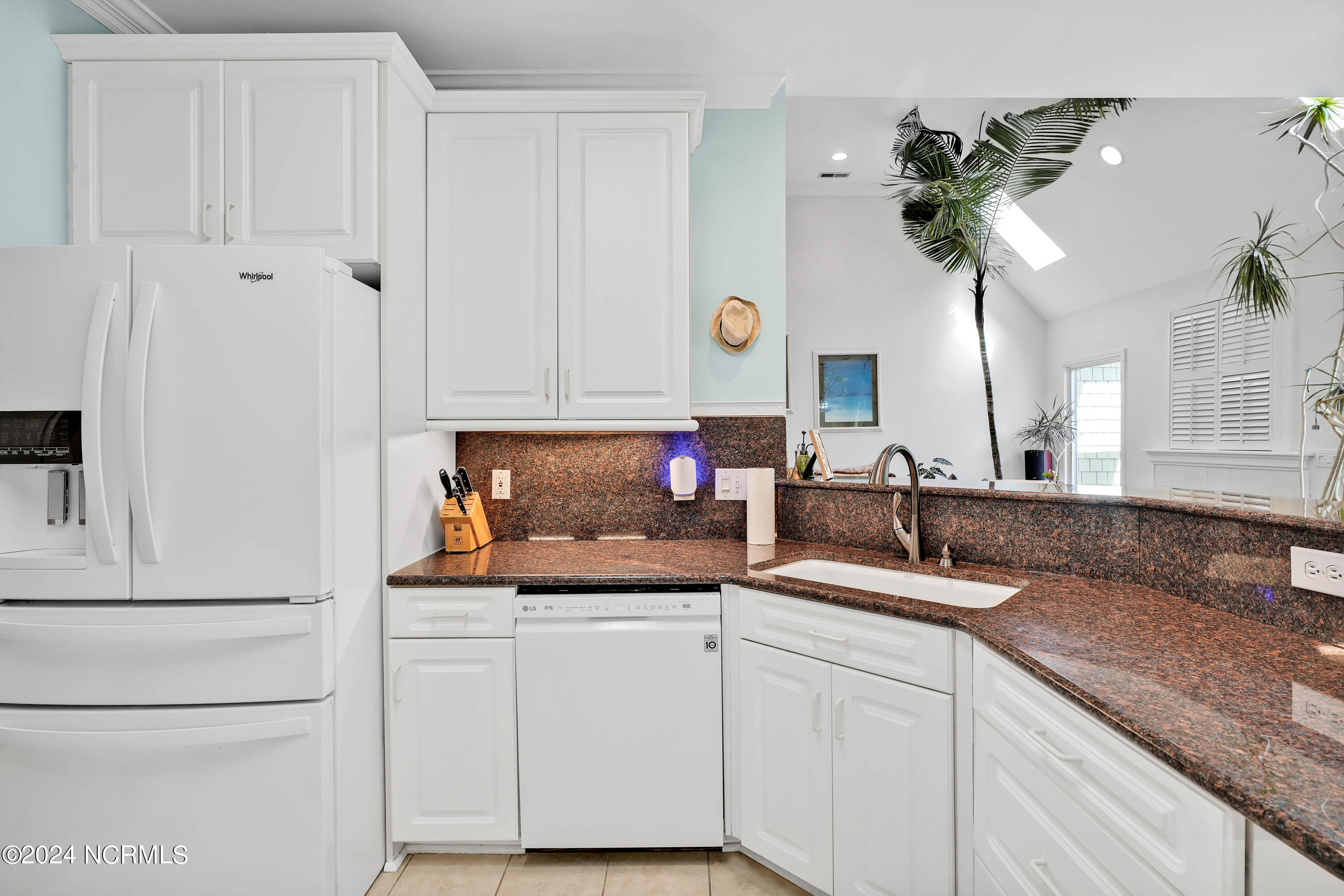 2549 Sloop Landing