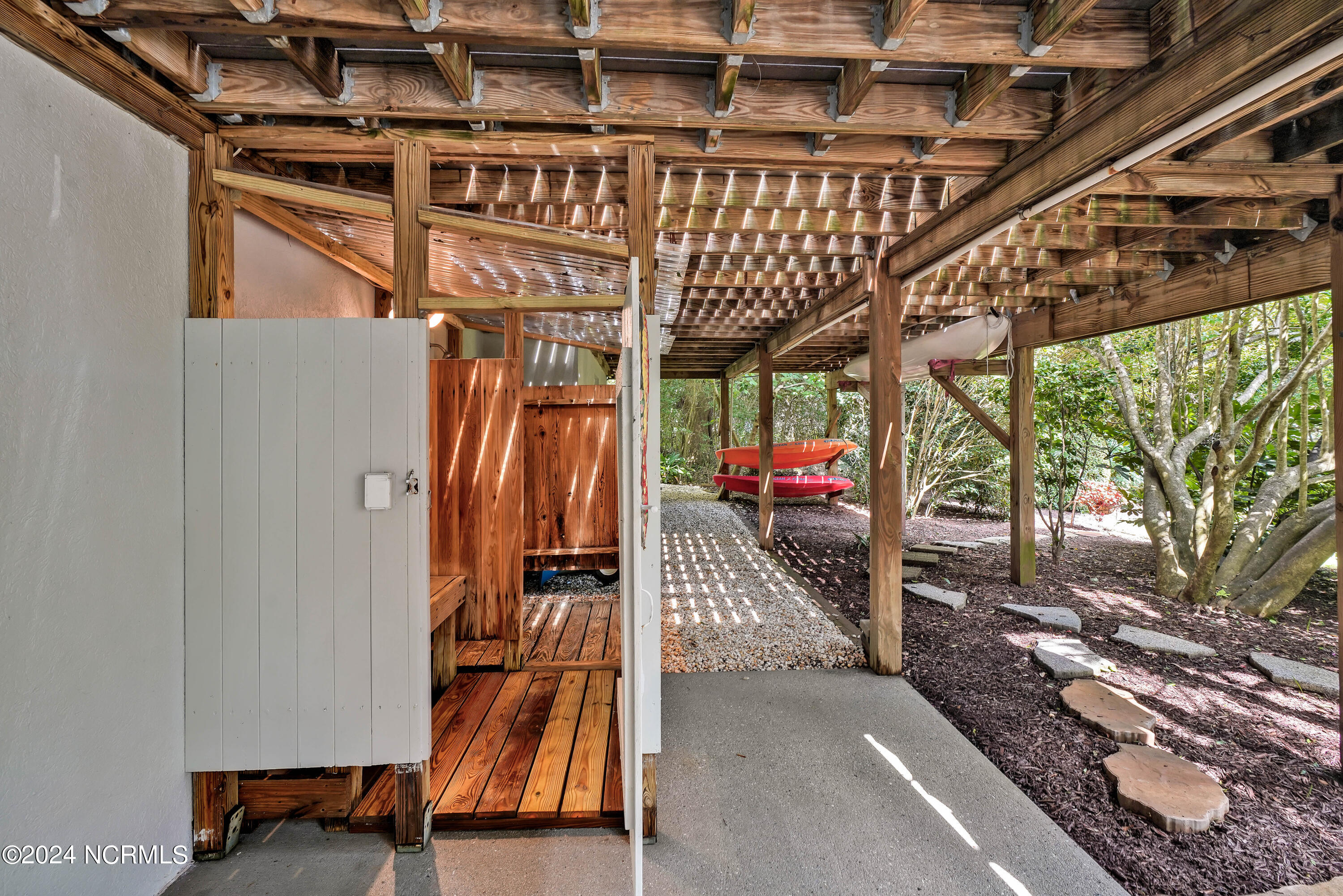 2549 Sloop Landing