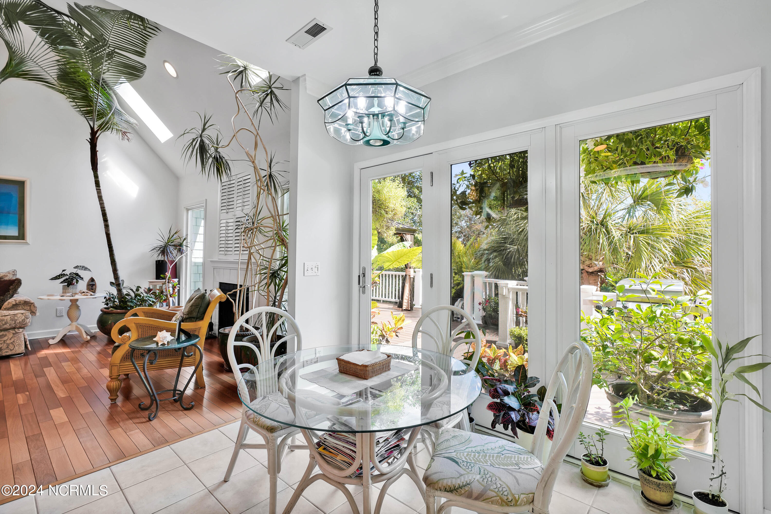 2549 Sloop Landing