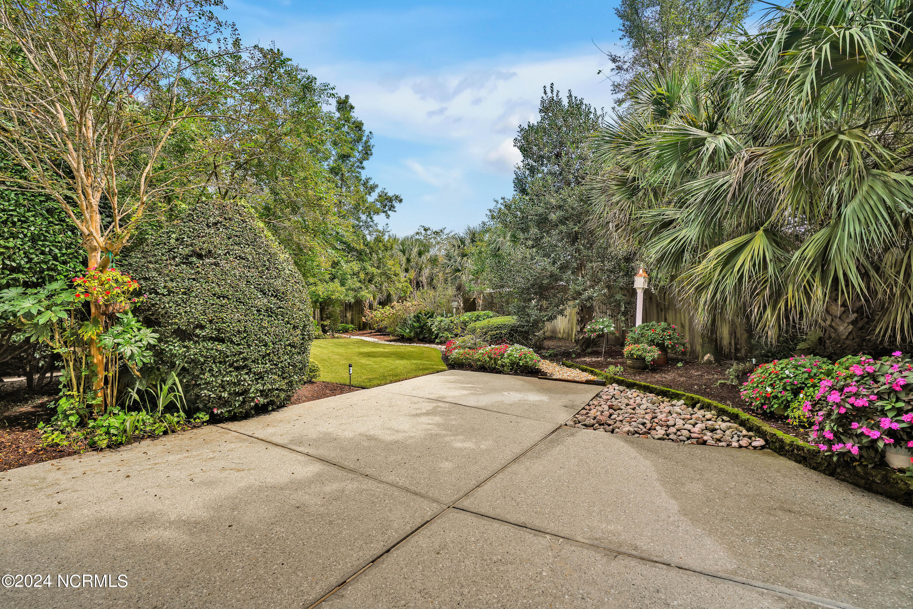 2549 Sloop Landing