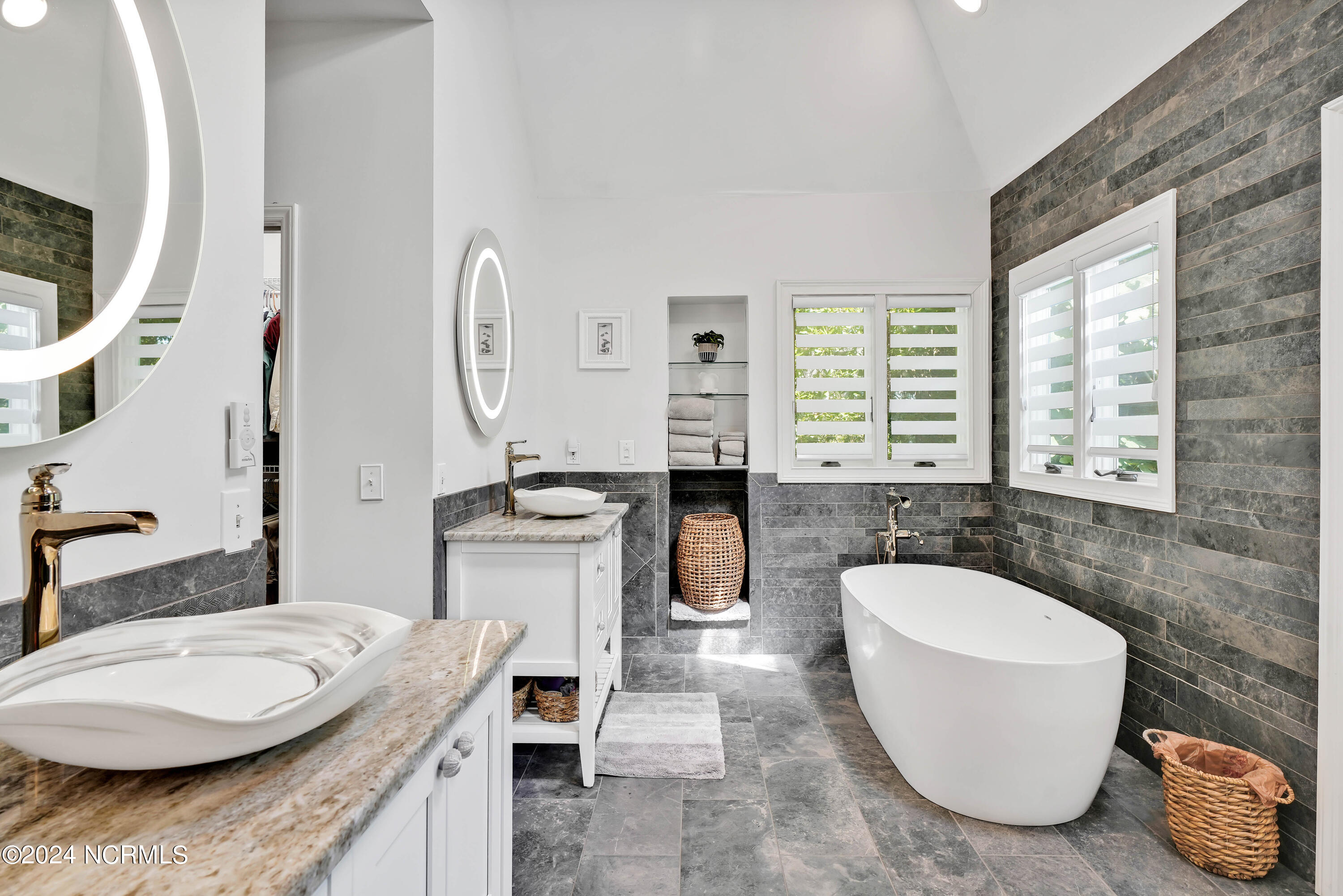 2549 Sloop Landing