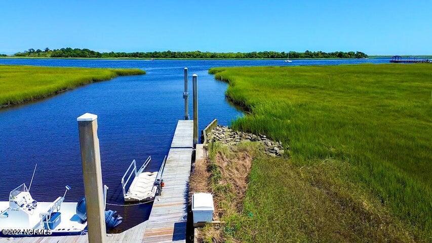 2549 Sloop Landing