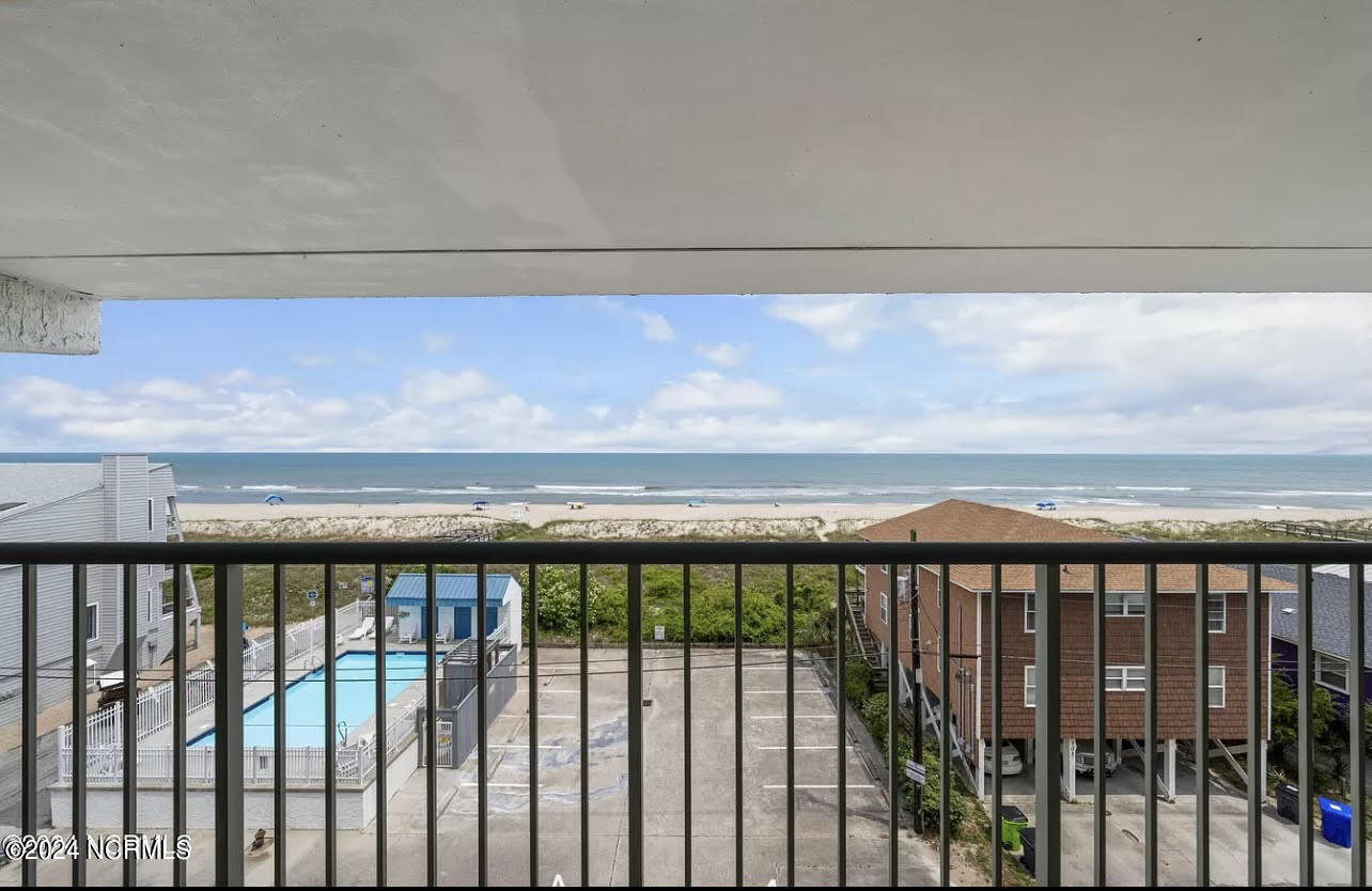 901 Lake Park Boulevard S, 403