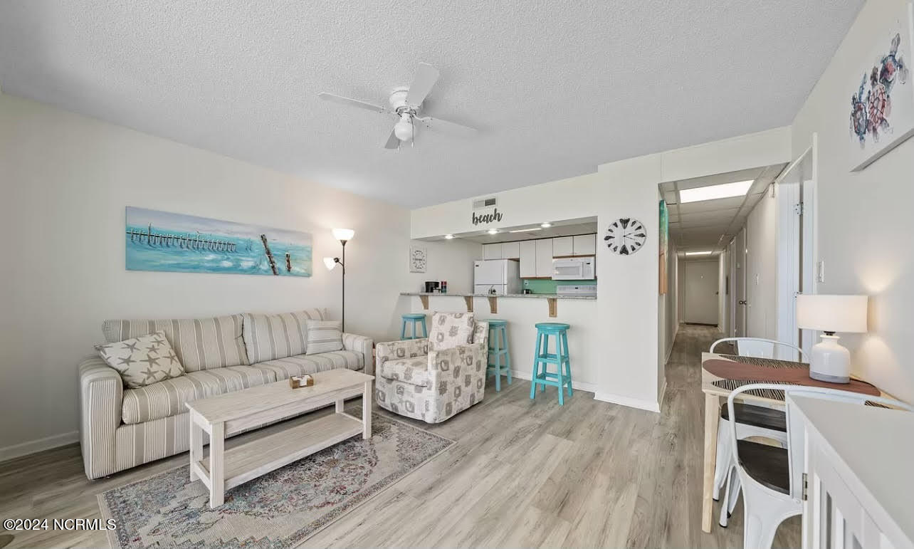 901 Lake Park Boulevard S, 403