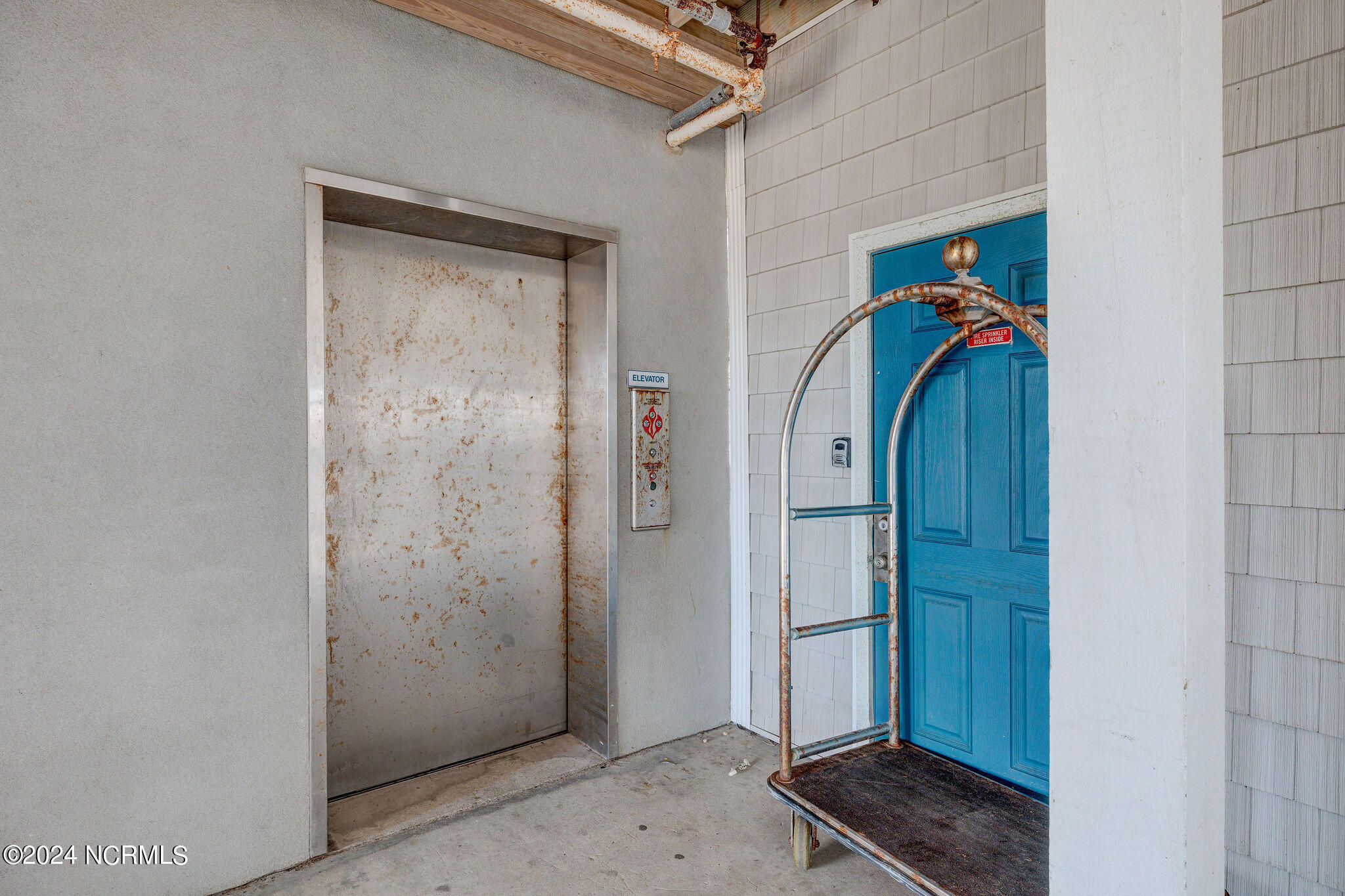 305 N Topsail Drive, Unit 16