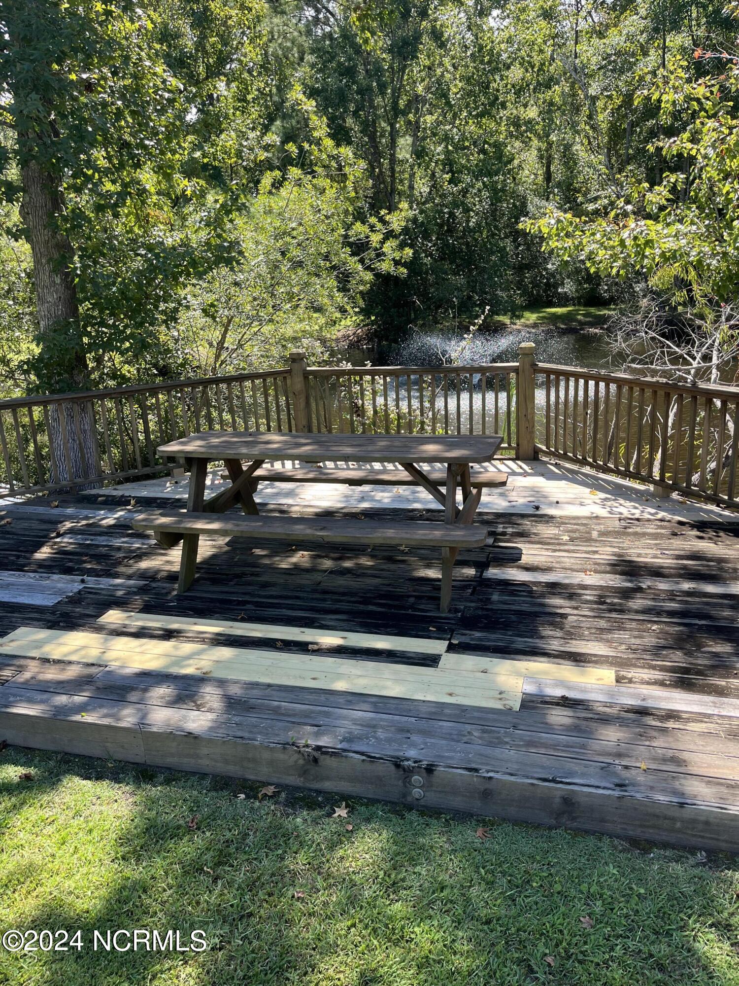 1504 Stones Edge Loop