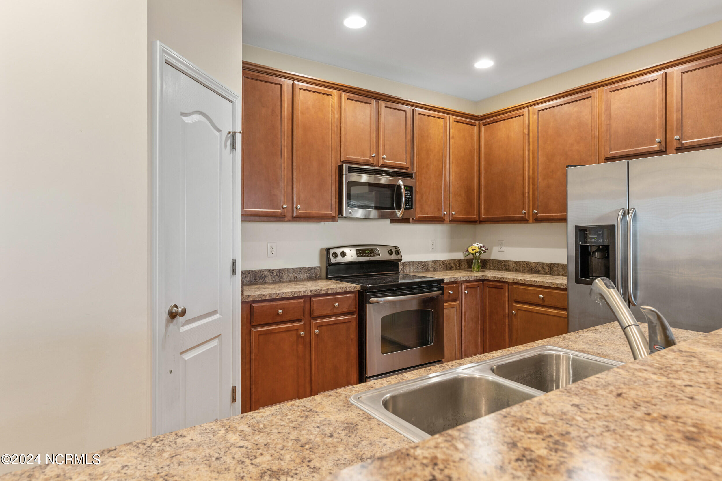 1504 Stones Edge Loop