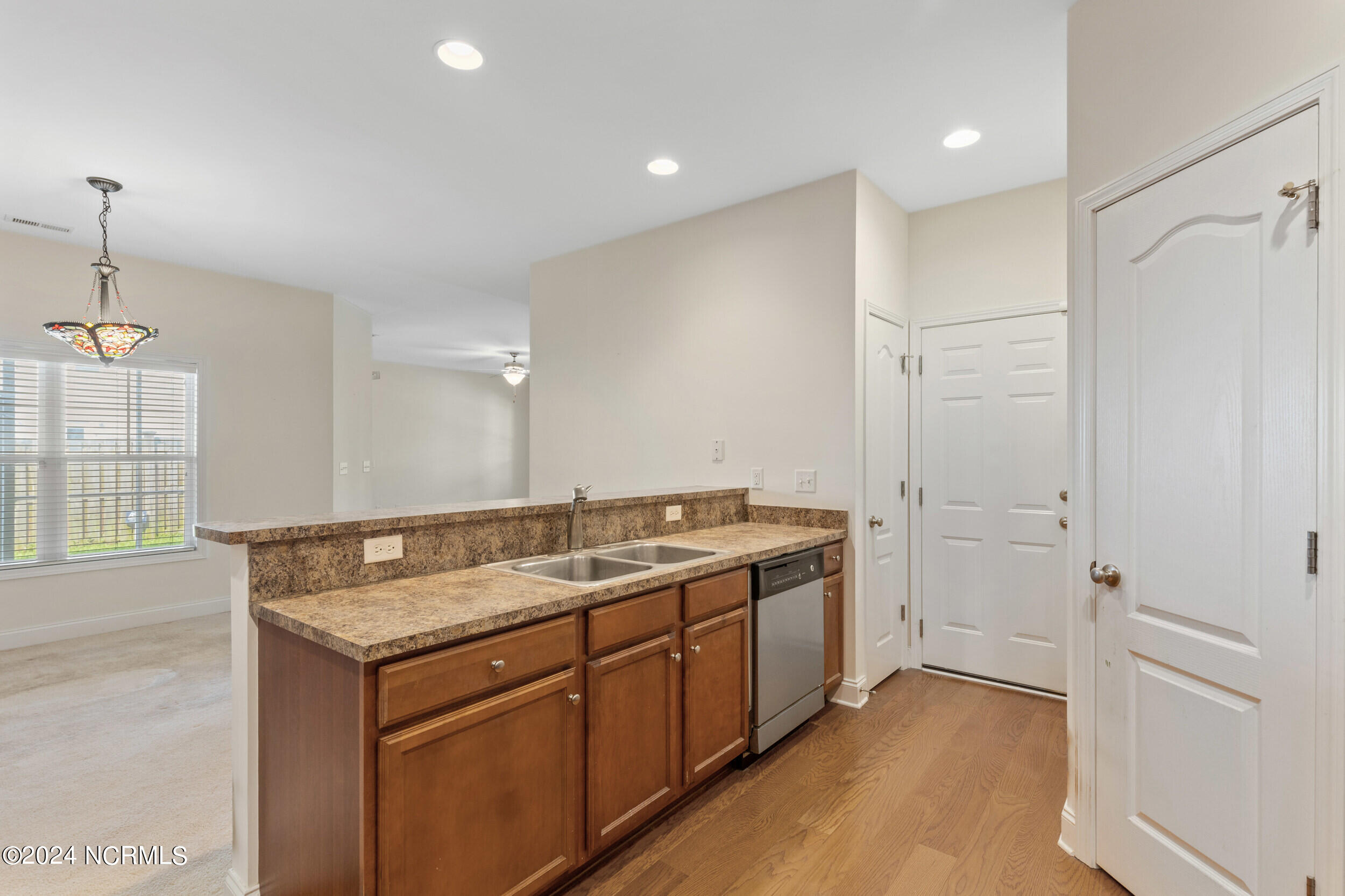 1504 Stones Edge Loop