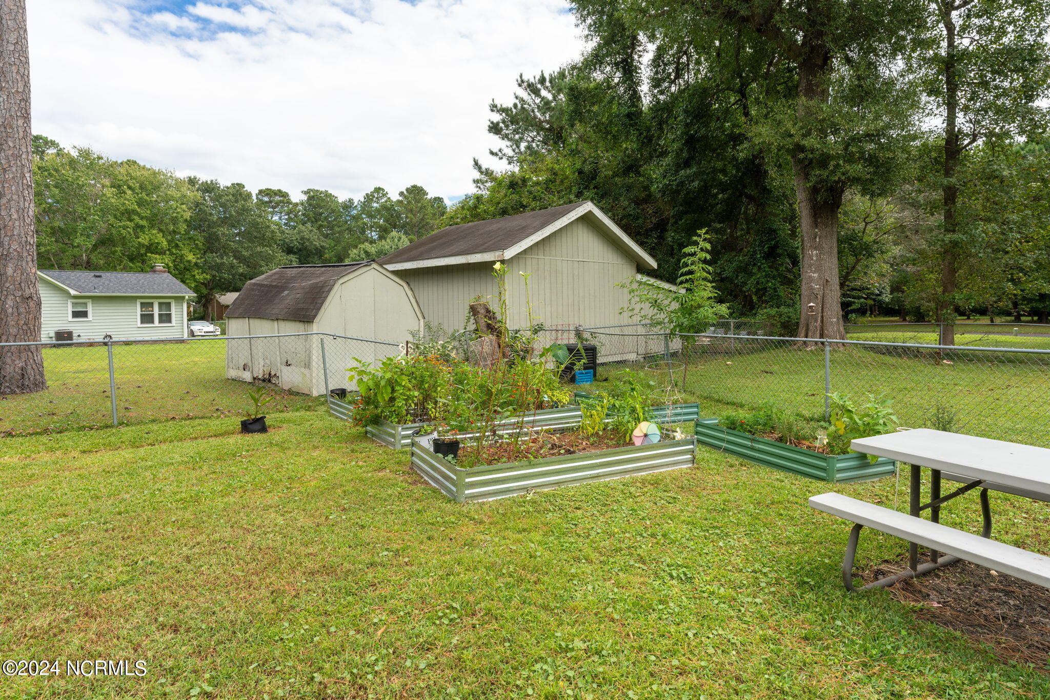 127 Meadowood Drive