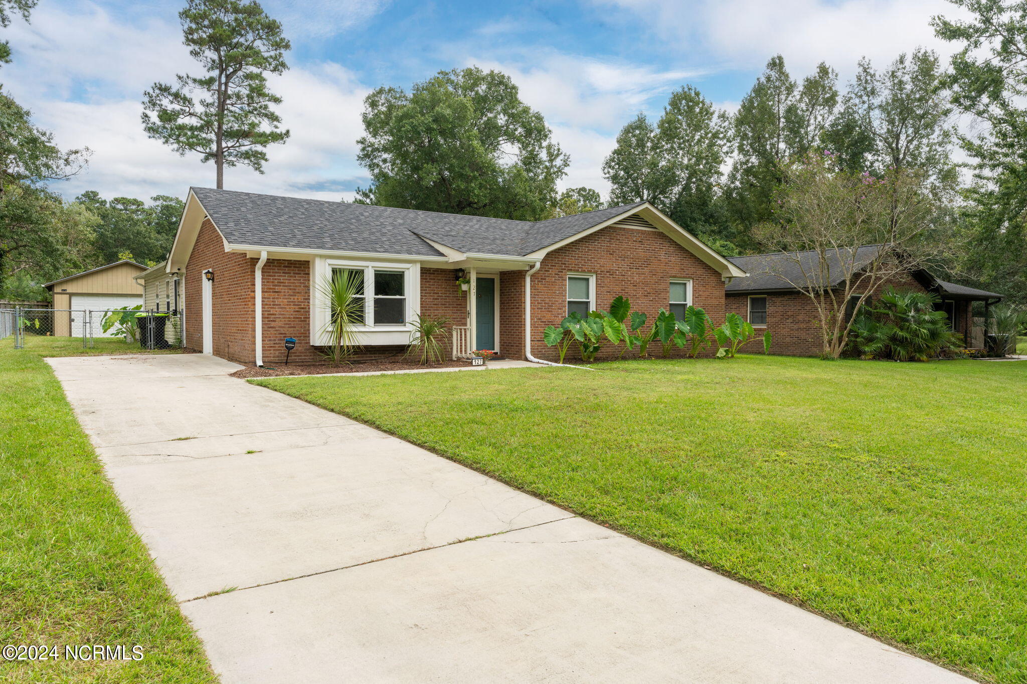 127 Meadowood Drive