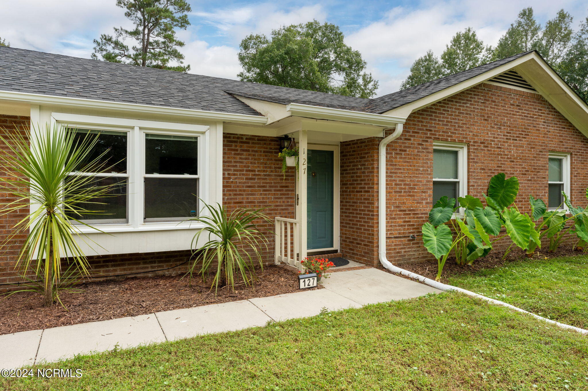 127 Meadowood Drive