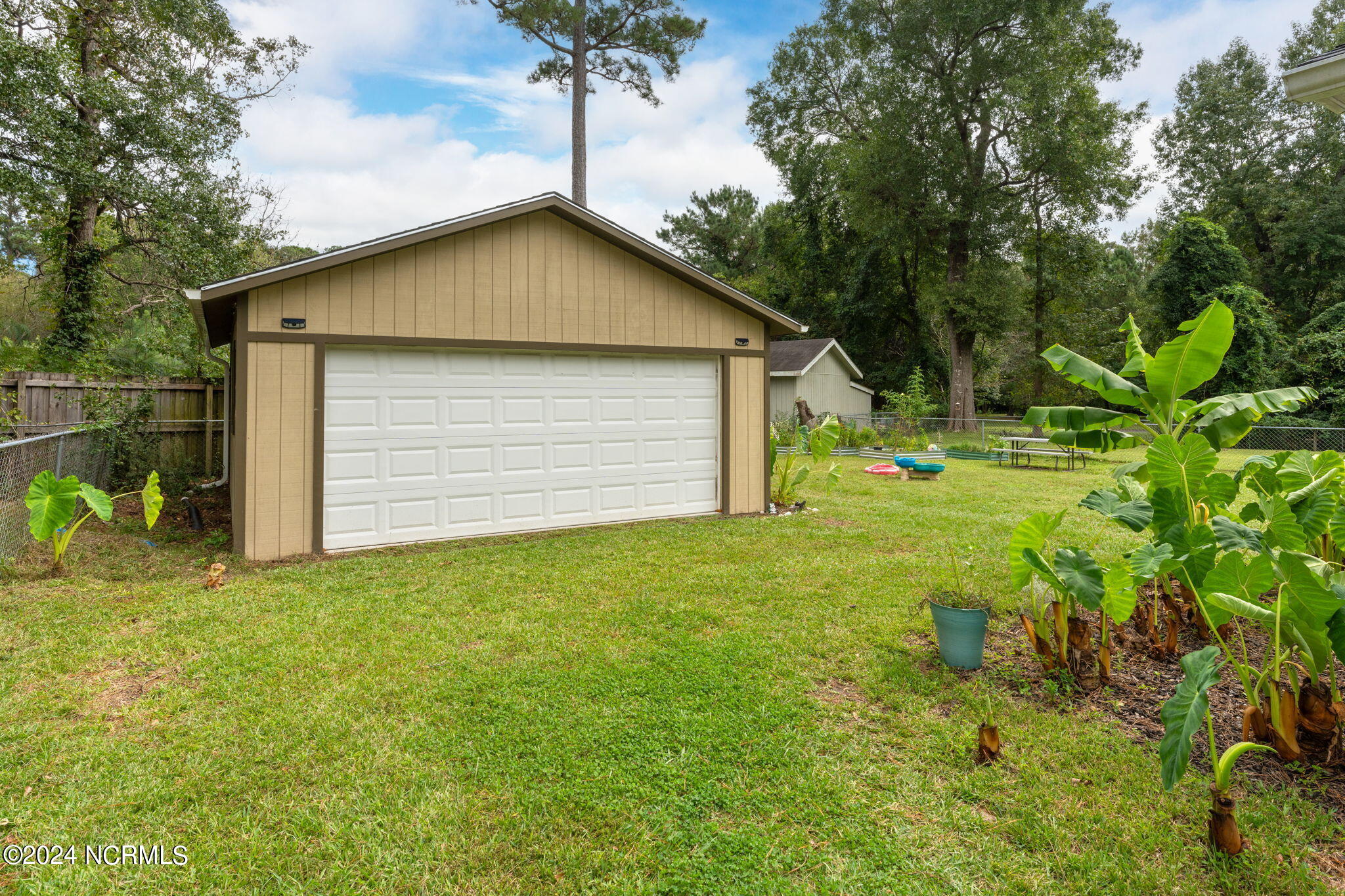 127 Meadowood Drive