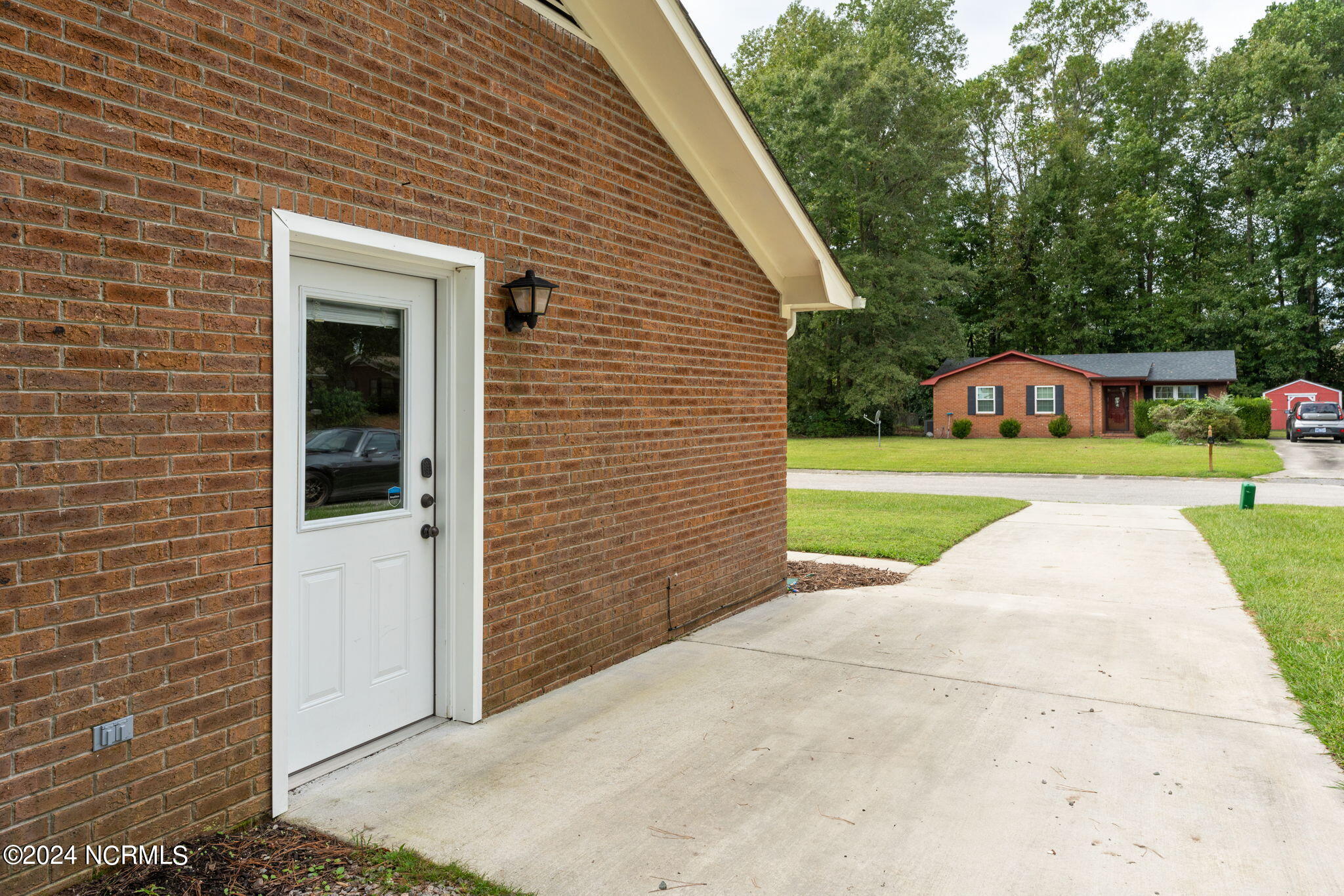 127 Meadowood Drive