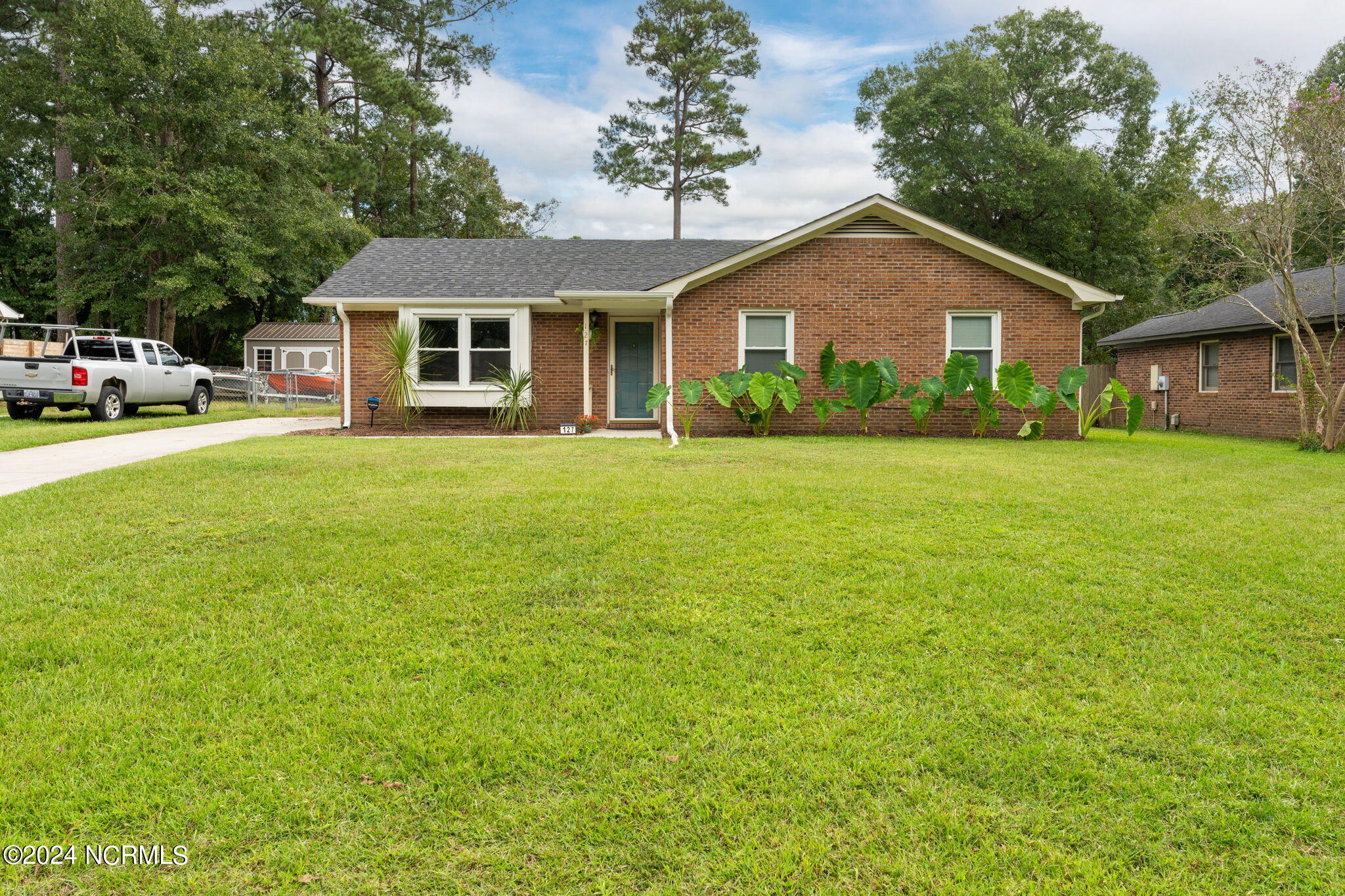 127 Meadowood Drive