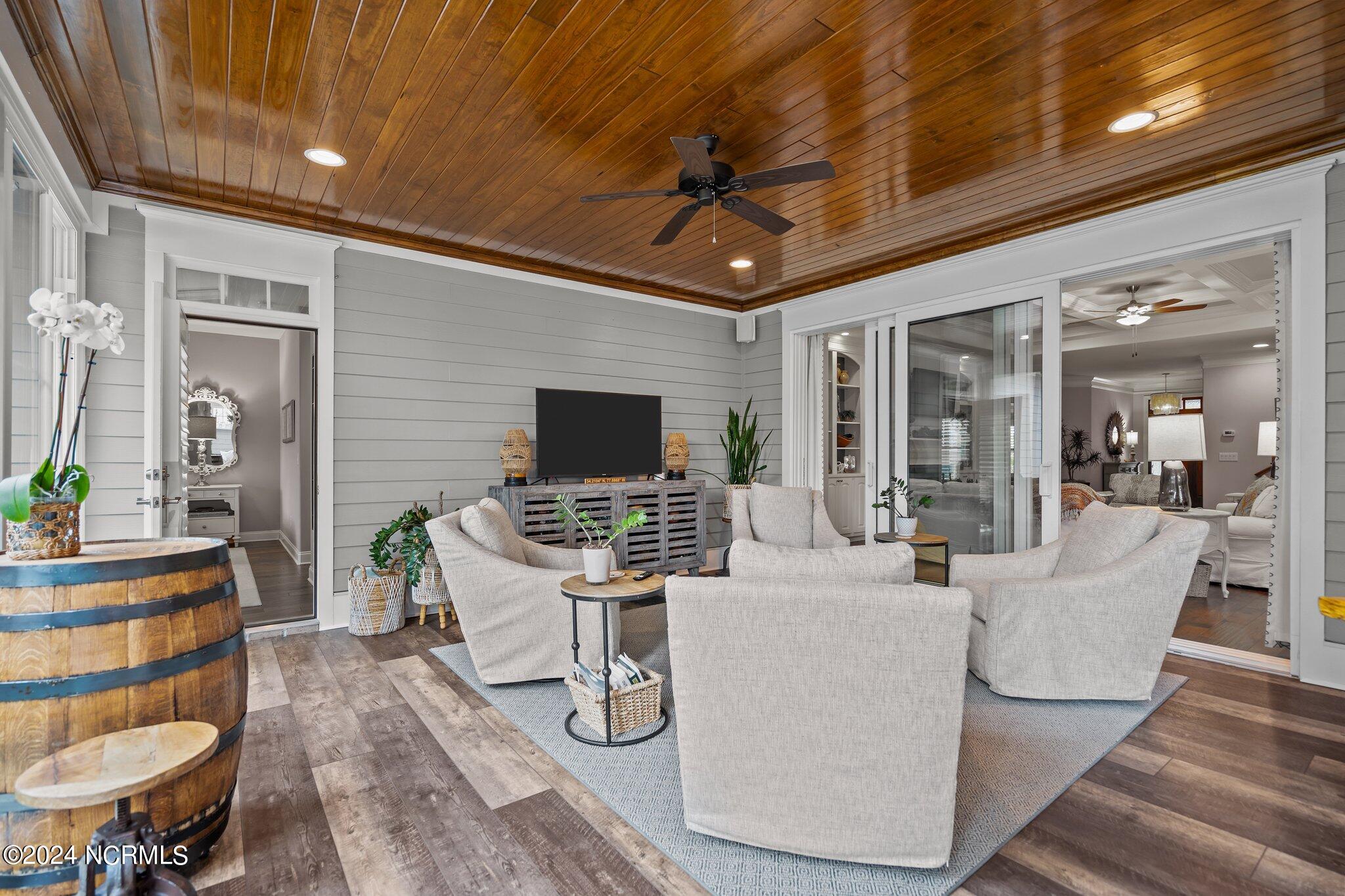 5317 Leisure Circle