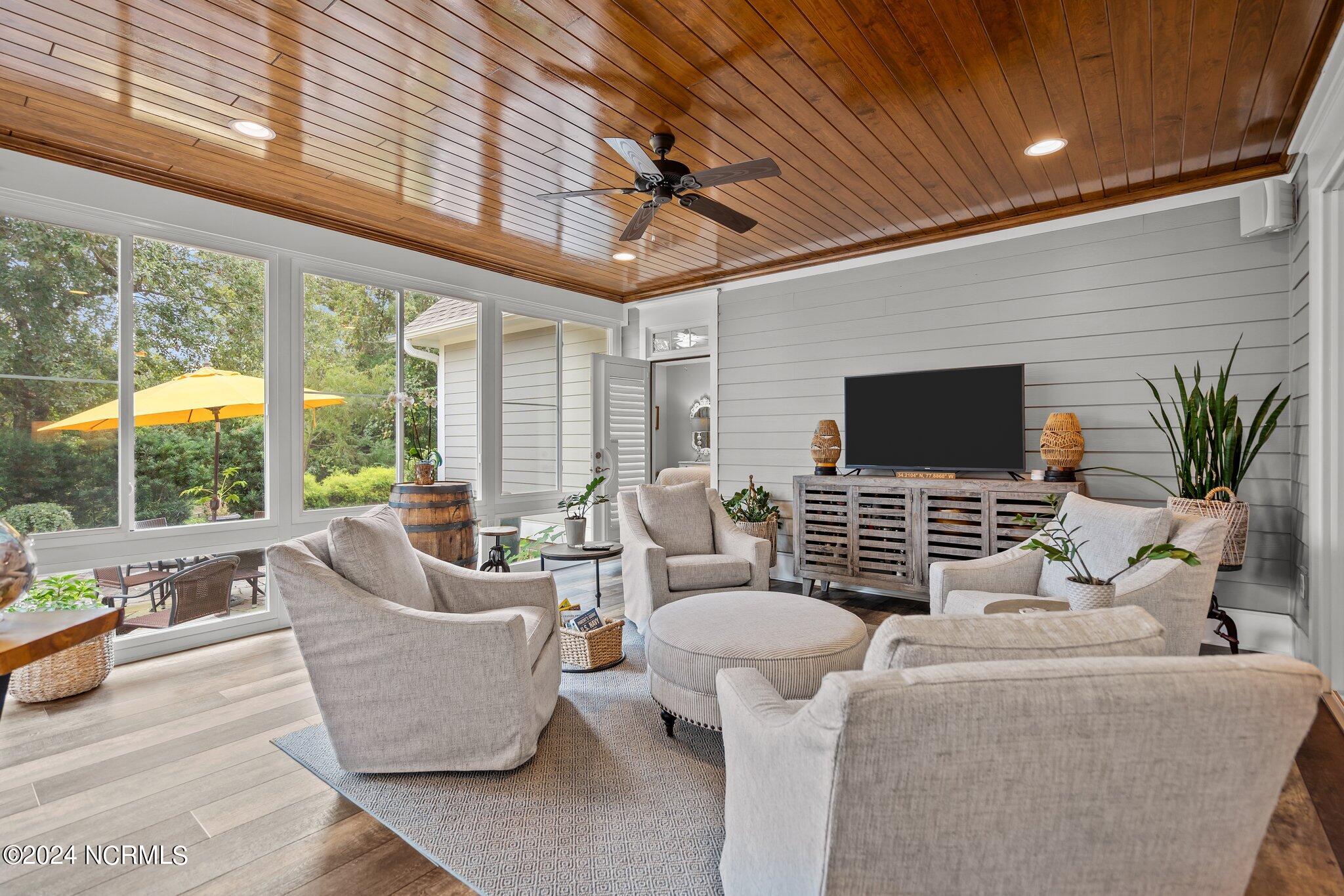 5317 Leisure Circle