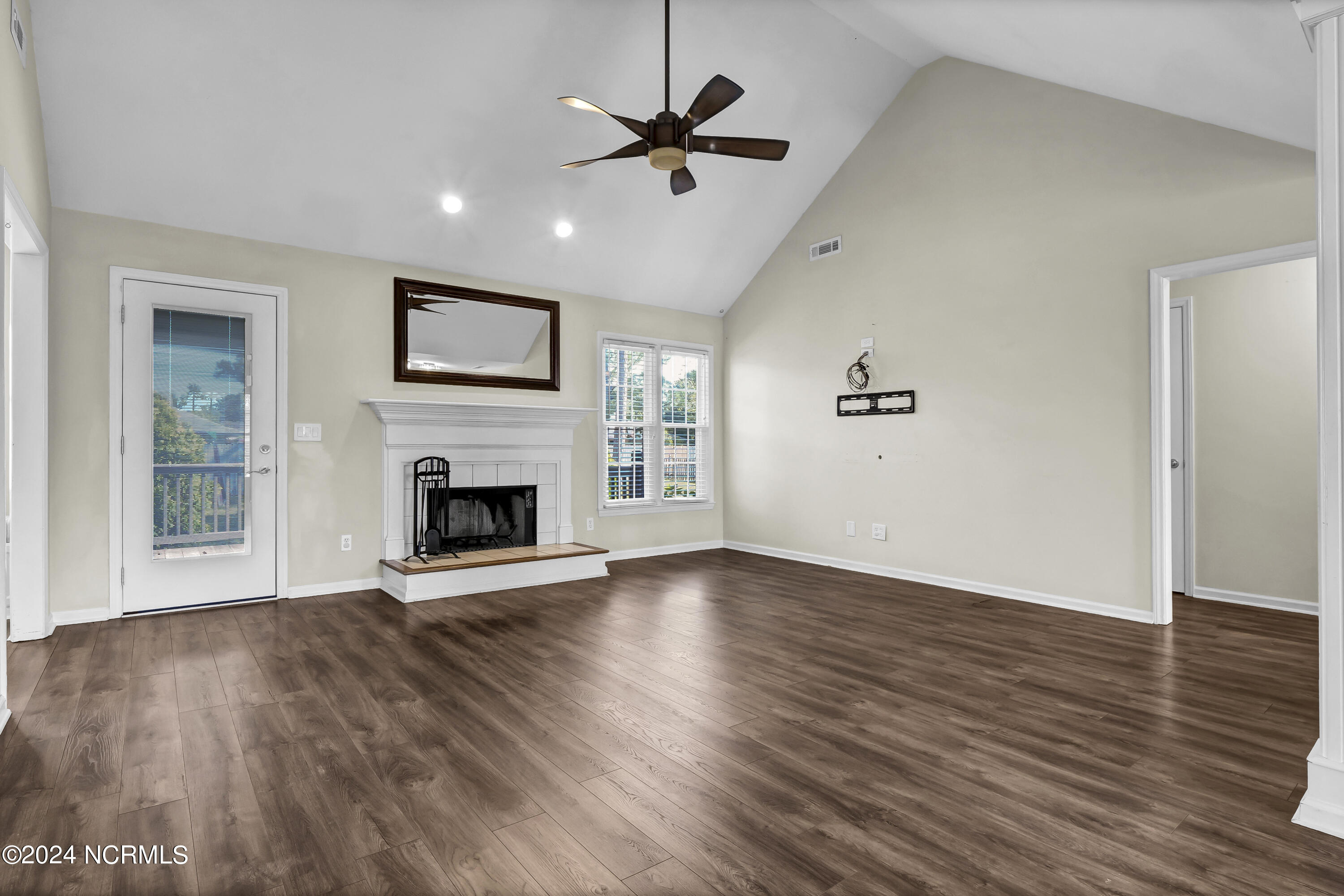 212 Gun Raven Lane