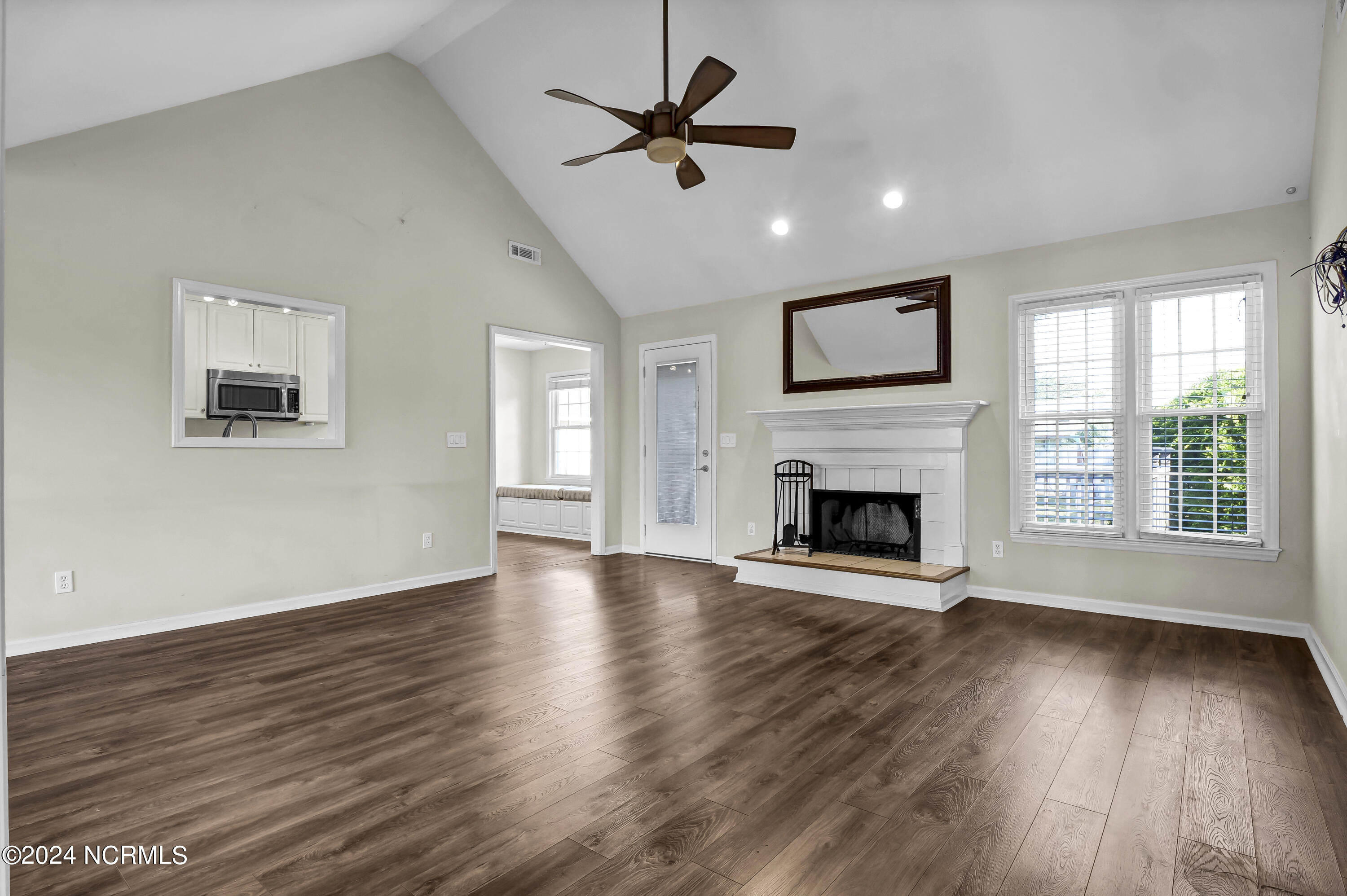 212 Gun Raven Lane