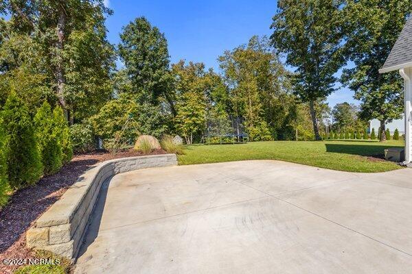 122 W Colonnade Drive