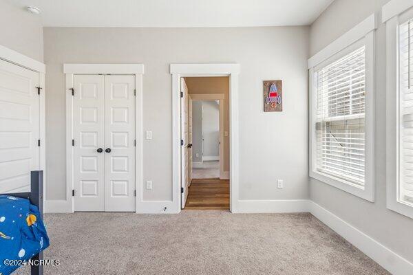 122 W Colonnade Drive