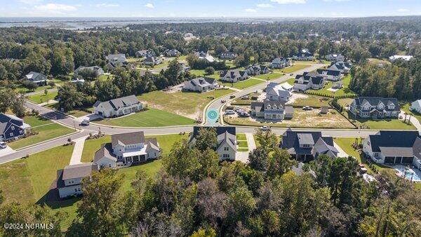 122 W Colonnade Drive