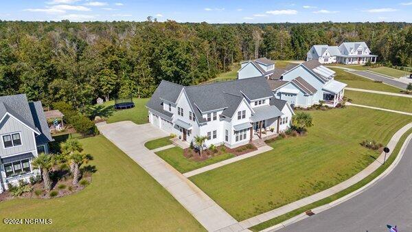 122 W Colonnade Drive