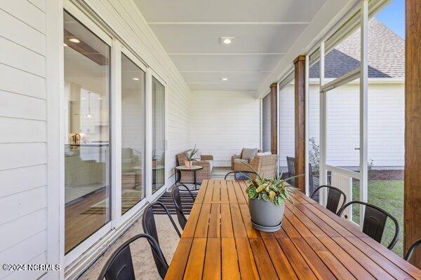 122 W Colonnade Drive