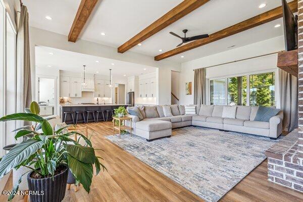 122 W Colonnade Drive