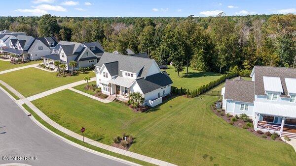 122 W Colonnade Drive