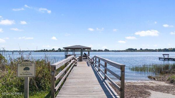 122 W Colonnade Drive