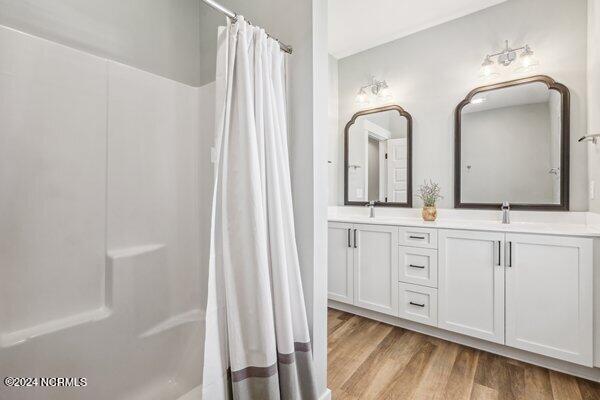 122 W Colonnade Drive