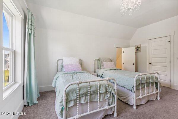 122 W Colonnade Drive