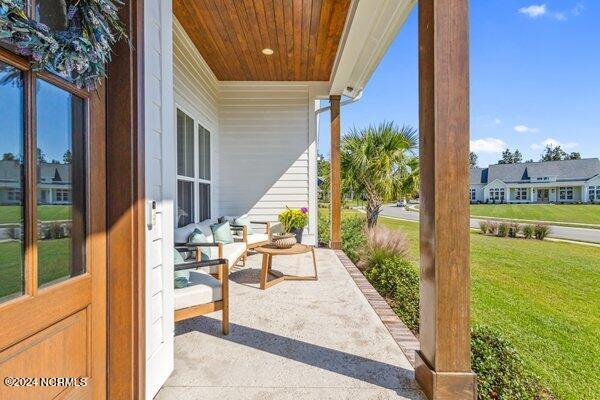 122 W Colonnade Drive