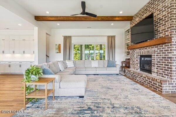 122 W Colonnade Drive