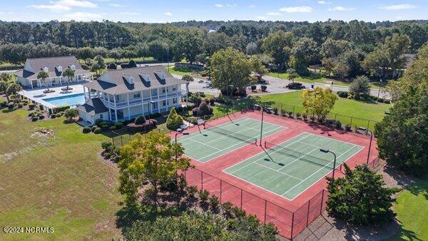 122 W Colonnade Drive