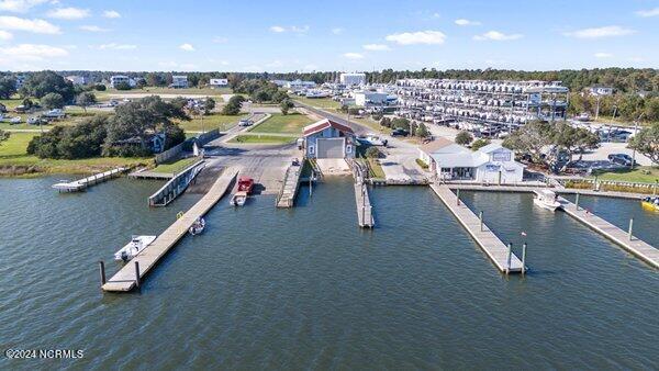 122 W Colonnade Drive