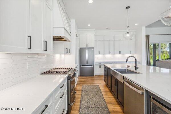 122 W Colonnade Drive