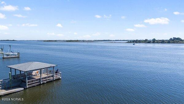 122 W Colonnade Drive