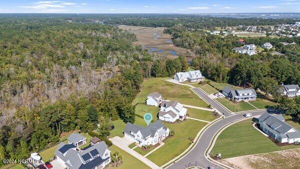 122 W Colonnade Drive