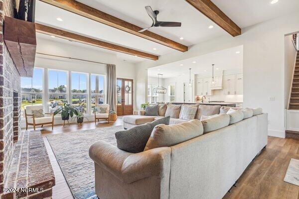 122 W Colonnade Drive