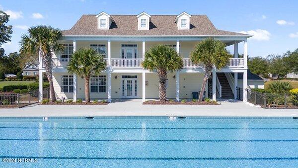 122 W Colonnade Drive