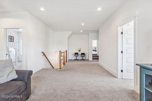 122 W Colonnade Drive