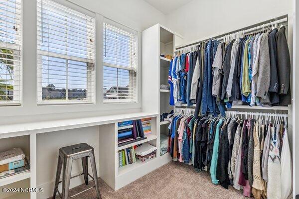 122 W Colonnade Drive