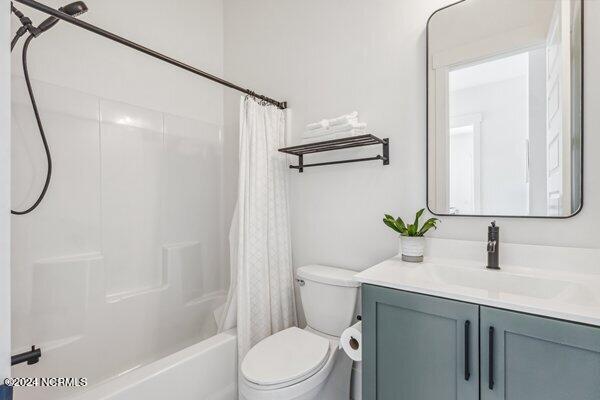 122 W Colonnade Drive